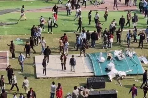 غادر بعد 20 دقيقة.. الشغب الجماهيري يُعكّر صفو زيارة ميسي إلى الهند